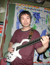 photo : ギターの板井さん